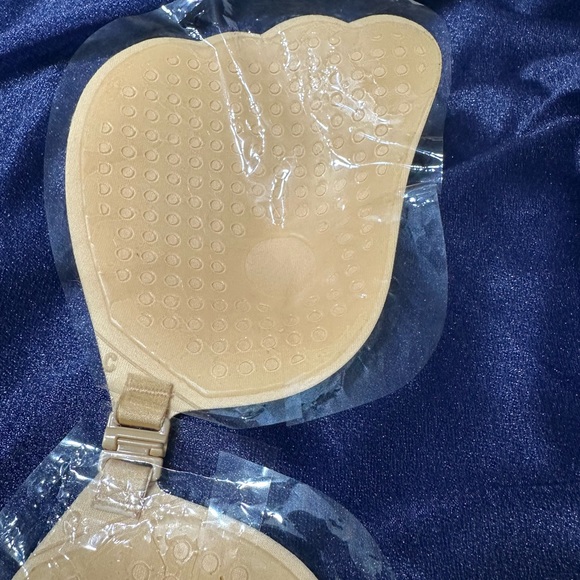 Adhesive Push Up Bra - Picture 5 of 5
